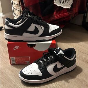 Nike Men's Black and White Dunk Sneakers